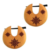 Cargar imagen en el visor de la galería, Pin Creolen Jackfrucht Holz hell Horn-Pin 23 mm rund dunkle Gravur Motiv
