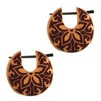 Cargar imagen en el visor de la galería, Pin Creolen Jackfrucht Holz hell Horn-Pin 23 mm rund dunkle Gravur Motiv
