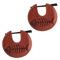 Cargar imagen en el visor de la galería, Holz Pin Creolen Sawoholz Horn-Pin 23 mm rund dunkle Gravur Motiv unisex
