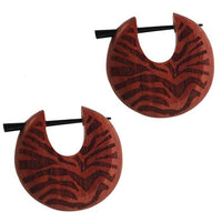 Cargar imagen en el visor de la galería, Holz Pin Creolen Sawoholz Horn-Pin 23 mm rund dunkle Gravur Motiv unisex
