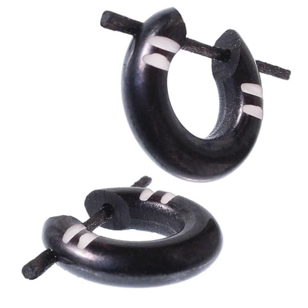 Horn Pin-Ohrringe schwarz 14 mm seitlich weiß zwei Kerben Creolen Holz Pin handgeschnitzt