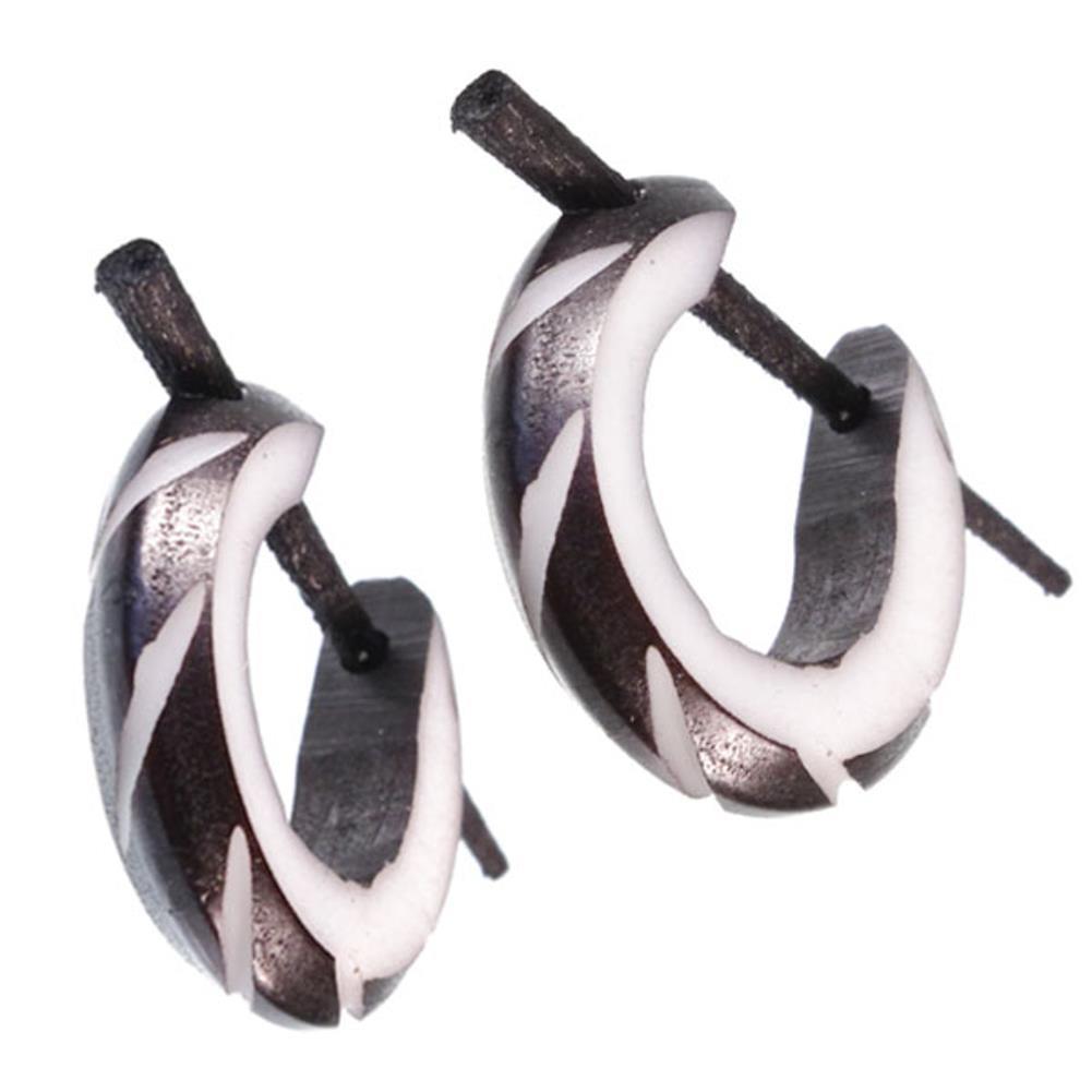 Horn Pin-Ohrringe schwarz weiß Kante Diagonalen Seite 14 mm Creolen Holz Pin handgeschnitzt