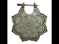Cargar imagen en el visor de la galería, Holz Pin Creolen 47mm dunkelbraun Ohrringe Mandala Blume gold silber bemalt
