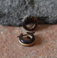 Cargar imagen en el visor de la galería, Ohrringe Buaya Holz Sonoholz kleine Creolen Pin- Stick
