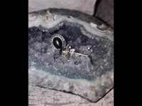 Cargar imagen en el visor de la galería, Ohrstecker schwarz Stein Onyx oval Rand Zopfmuster 925 Sterlingsilber
