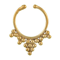 Cargar imagen en el visor de la galería, Fake Septum Piercing Nasenringe golden antik Brass kleine Kugeln als Dreiecke Tribal
