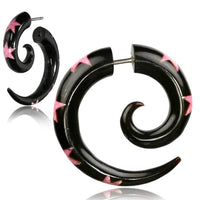 Cargar imagen en el visor de la galería, Fake Piercing, Buffalo Horn Sternen Spirale, schwarz mit pinken Sternen, Expander, Ohrhänger, Ohrstecker, Ohrring
