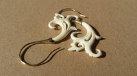 Load image into Gallery viewer, Fake Ohr Piercing Bone Knochen Messing Ohrhänger Ohrring Ornament golden weiß
