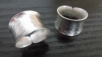 Cargar imagen en el visor de la galería, Silberringe gehämmert 15mm breit offen verstellbar Ringe 925 Sterling Silber
