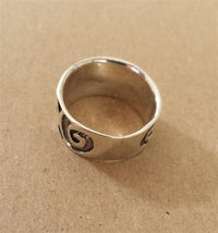 Cargar imagen en el visor de la galería, Silberring Spiralen groß dunkel oxidiert aus 925er Sterling Silber Damen Silberschmuck Ringe
