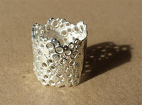 Load image into Gallery viewer, Silberring Lochmuster breit glänzend aus 925er Sterling Silber Damen Silberschmuck Ringe
