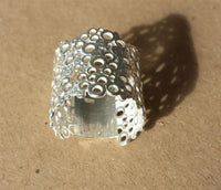 Load image into Gallery viewer, Silberring Lochmuster breit glänzend aus 925er Sterling Silber Damen Silberschmuck Ringe
