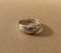 Load image into Gallery viewer, Silberring Rillen dunkel oxidiert 925er Sterling Silber Damen Silberschmuck Ringe
