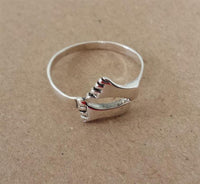 Load image into Gallery viewer, Silberring schmal zwei Füße dunkel oxidiert 925er Sterling Silber Damen Silberschmuck Ringe
