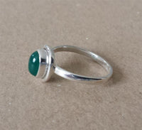 Cargar imagen en el visor de la galería, Silberring Onyx grün 7 mm oval Stein Rand 925er Sterling Silber Ringe Schmuck
