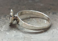 Load image into Gallery viewer, Silberring Spirale kantig dunkel oxidiert Ringe Rose
