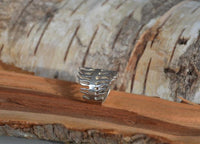 Load image into Gallery viewer, Ring massiv Fischgräte Fishbone 925 Sterlingsilber
