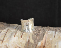 Load image into Gallery viewer, Bandring gebürstet Punkte gewölbt Rillen 925 Sterling Silber offen
