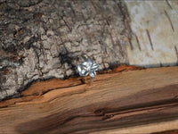 Load image into Gallery viewer, Silberring Lilie glänzend 925 Sterling Silber Ringe schmal
