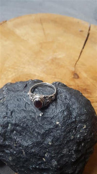 Load image into Gallery viewer, Silberringe Granat Seile Spiralbögen Kreise oval 925
