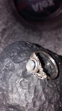 Load image into Gallery viewer, Silberringe Chalzedon Seile Spiralbögen Kreise oval 925
