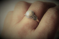 Load image into Gallery viewer, Silberringe Perle Seile Spiralen Kreise rund weiß Punkte 925 Sterling Silber Ringe
