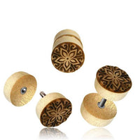 Load image into Gallery viewer, Fake Holz Organic Plug helle Holzfarbe mit eingravierter Blume und Muster,Edelstahl Stift
