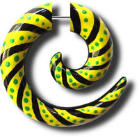 Cargar imagen en el visor de la galería, Fake Spirale bemalt gelb schwarz grün Piercing Holz

