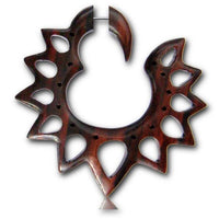 Cargar imagen en el visor de la galería, Fake Piercing Sono Holz Flammen Ring gestanzt braun gemasert Plug nickelfrei spitz Kreise Ohrstecker
