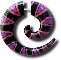 Cargar imagen en el visor de la galería, Fake Spirale Zacken lila pink schwarz Piercing Holz handbemalt Plug Ohrstecker Expander Edelstahl
