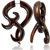 Load image into Gallery viewer, Fake Piercing Sono Holz Bogen Haken überlappend Plug Ohrstecker braun gemasert
