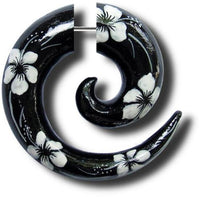 Cargar imagen en el visor de la galería, Fake Piercing Spirale schwarz weiß Blumen Hawaii Holz handbemalt Plug Edelstahl Ohrstecker Expander
