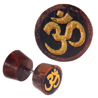 Cargar imagen en el visor de la galería, Fake Holz Plug Tamarinde dunkelbraun schwarz Maserungen OM-Zeichen golden Piercing
