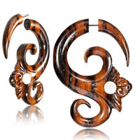 Load image into Gallery viewer, Fake Piercing Narraholz Edelstahl handgeschnitzt Gekko oder Ornament
