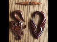 Load image into Gallery viewer, Fake Piercing Holz Edelstahl handgeschnitzt Spike Herz Flügel Schwan braun Dehner
