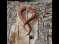 Load image into Gallery viewer, Fake Piercing Edelstahl Rosenholz Bogen gewunden
