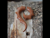 Load image into Gallery viewer, Fake Piercing Edelstahl Rosenholz Zacken Spirale
