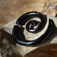 Load image into Gallery viewer, Fake Piercing Edelstahl Holz schwarz XL Spirale
