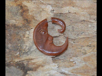 Load image into Gallery viewer, Fake Piercing Ohrring Sawo Holz Mond Sichel Gesicht
