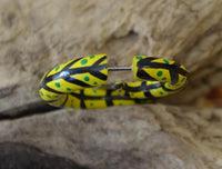 Cargar imagen en el visor de la galería, Fake Spirale bemalt gelb schwarz grün Piercing Holz
