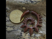 Load image into Gallery viewer, Tribal Fake Piercing Spirale Zacken Holz Edelstahl
