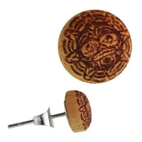 Load image into Gallery viewer, Holz Ohrstecker Krieger Maske Sterlingsilber 925er rund 8 mm Lasergravur golden
