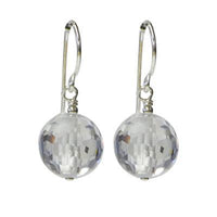 Cargar imagen en el visor de la galería, Silberohrringe Zirkonia Discokugel facettiert 12 mm: Bunte, funkelnde Discokugeln aus 925 Sterling Silber verleihen diesen Ohrringen zeitlose Eleganz und einen lebendigen Look.
