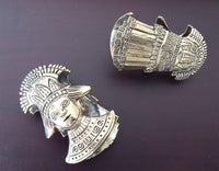 Load image into Gallery viewer, Lobe Ohr Piercing Ohrgewicht gold antik 18mm Maya Häuptling oxidiert Messing 47,6g
