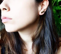 Load image into Gallery viewer, Fake Piercing Expander drei Sterne goldfarben Schraubverschluss Edelstahl
