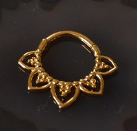 Load image into Gallery viewer, Klapp Segmentring Piercing Blume Edelstahl Gold PVD
