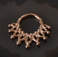 Load image into Gallery viewer, Klapp Segmentring Piercing Punkte Edelstahl Gold PVD
