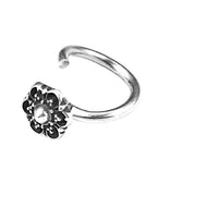 Cargar imagen en el visor de la galería, Piercing Ring Blümchen 925 Silber Labret Tragus 1.2mm
