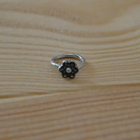 Cargar imagen en el visor de la galería, Piercing Ring Blümchen 925 Silber Labret Tragus 1.2mm
