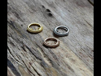 Load image into Gallery viewer, Klapp Segment Ring Piercing Edelstahl Punkte Dreiecke
